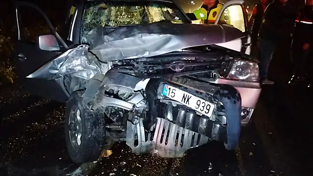 4 aracın karıştığı feci kaza: 2 ölü, 1 yaralı
