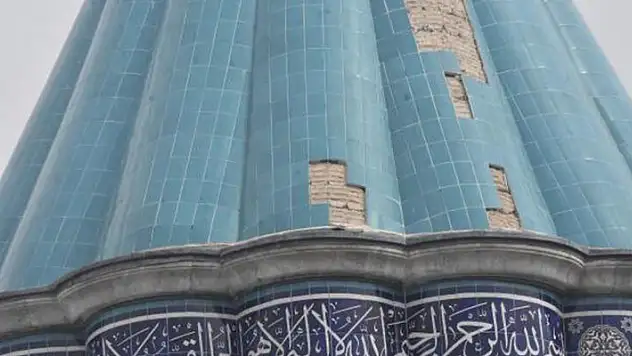 4 ay önce açılmıştı! Restore edilen Mevlana Müzesi'nin Kubbe-i Hadra'sının yeni çinileri döküldü