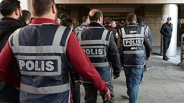 4 eski kaymakama FETÖ'den gözaltı