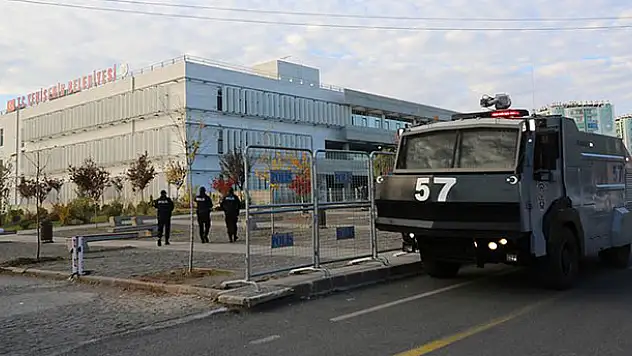 4 ilçenin belediye başkanları görevden alındı