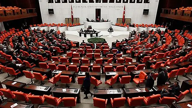 4 KHK daha yasalaştı