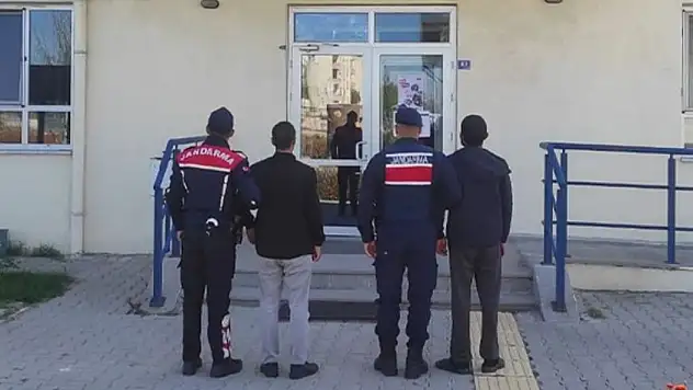 4 yıl 2 ay hapis cezasıyla aranan şahsı polis yakaladı