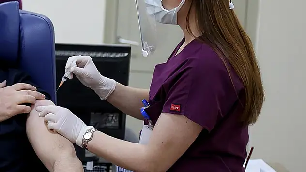 40 yaş üzeri öğretmenler ve okul çalışanları için aşı randevuları açıldı
