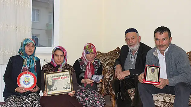 42 yıl polislere dua etti
