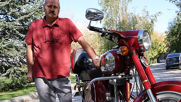 42 yıldır kullandığı motosikletini oğlundan dahi kıskanıyor