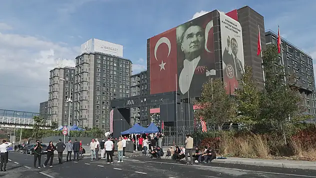 Gürsel Tekin, CHP İstanbul İl Başkanlığı'na girmeden önce açıklama yaptı