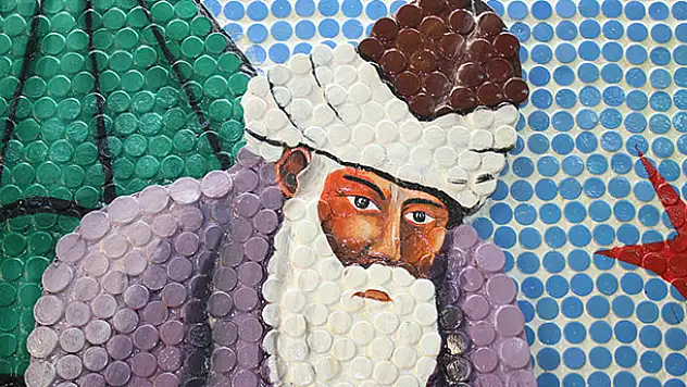 5 bin şişe kapağıyla Mevlana'nın mozaik tablosunu yaptılar