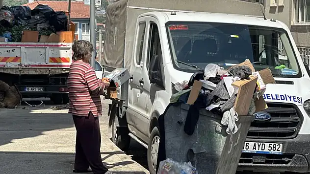 5 daire sahibi abla-kardeşin evinden 3 kamyon çöp çıktı
