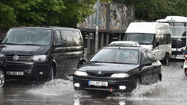 5 il için 'sarı' kodlu uyarı: Kuvvetli yağışa dikkat

