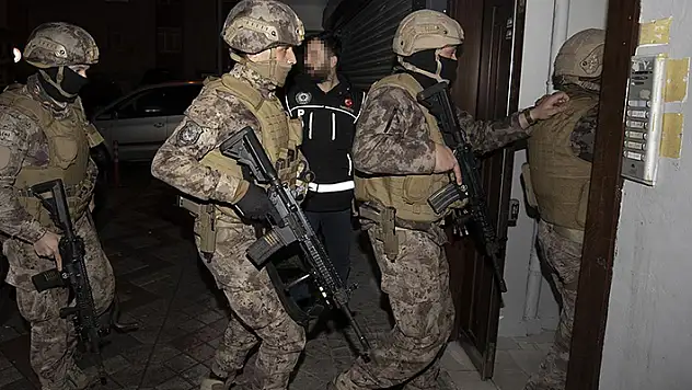 5 ilde gerçekleştirilen KALKAN-18 operasyonlarında 559 düzensiz göçmen yakalandı
