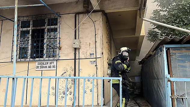 5 katlı binada yangın 8 kişi dumandan etkilendi
