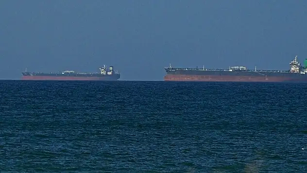 5 süper tankere Hürmüz Boğazı'ndan geçiş izni