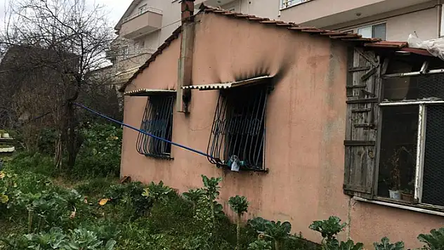 5 yaşındaki çocuk, babası namaz kıldığı esnada gecekonduyu ateşe verdi
