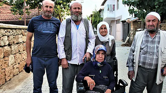 51 yaşında akülü araba sevinci