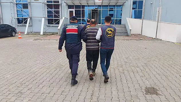 54 yıl hapis cezasıyla aranan firari, ahırda yakalandı

