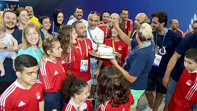 5'inci İslami Dayanışma Oyunları'nda doğum günü sürprizi