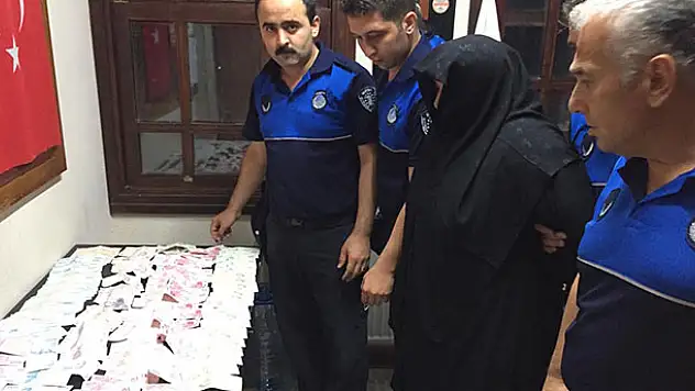 6 çocuğuna dilencilik yaptıran kadından çıkan para şok etti