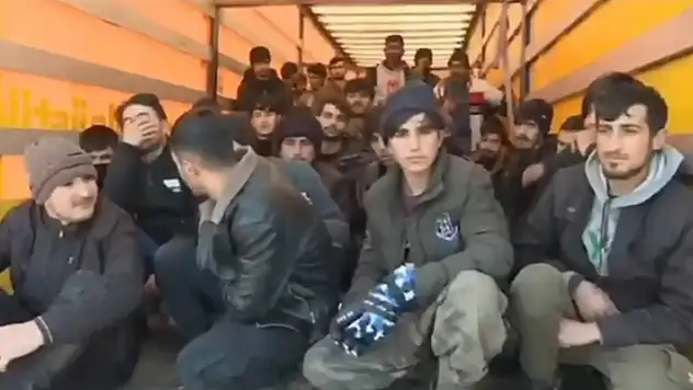 6 ilde operasyon: 44 göçmen kaçakçısı ve 881 düzensiz göçmen yakalandı
