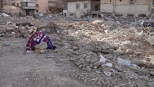 60 kişinin öldüğü Yoldaş Apartmanı'nın müteahhidinin 22,5 yıla kadar hapsi istendi

