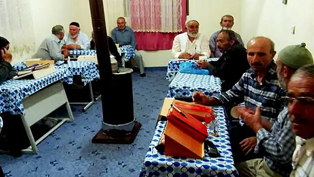 60 yaşında Kur'an okumayı öğrendiler