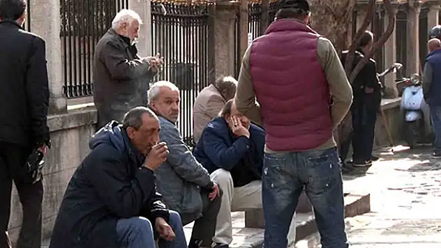 65 yaş üstü yaşlılar sokağa çıkma yasağına uymadı