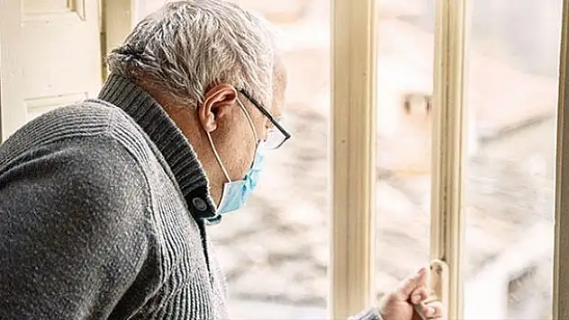65 yaş ve üstü vatandaşlar için 4 saatlik sokağa çıkma izni başladı