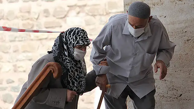 65 yaş ve üstü vatandaşlar tekrar sokağa çıktı