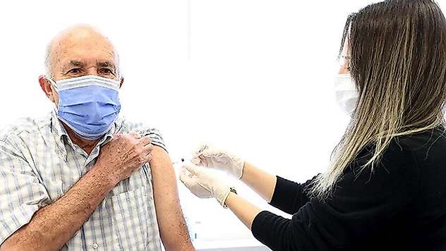65 yaş ve üzeri vatandaşların Kovid-19 aşılarının yapılmasına başlandı