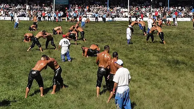 671. Tarihi Elmalı Yağlı Güreşleri'nde sporcu sayısındaki sınırlama kaldırıldı
