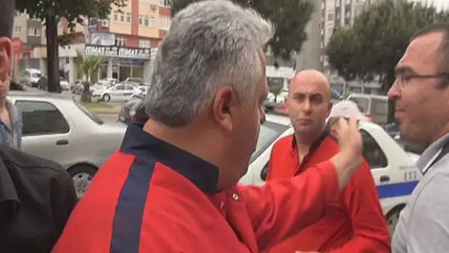 700 liralık motosikletle 2 bin lira ceza yedi, gazetecilere saldırdı