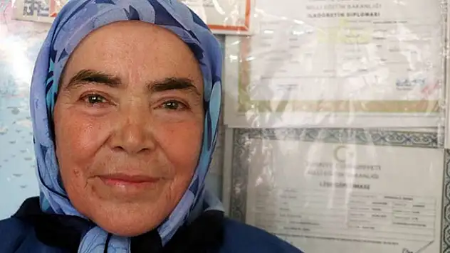 72 Yaşında Lise Mezunu Oldu