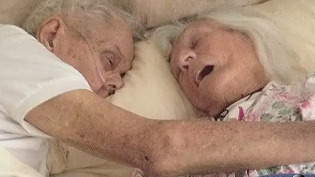 75 yıllık evli çift aynı yatakta vefat etti