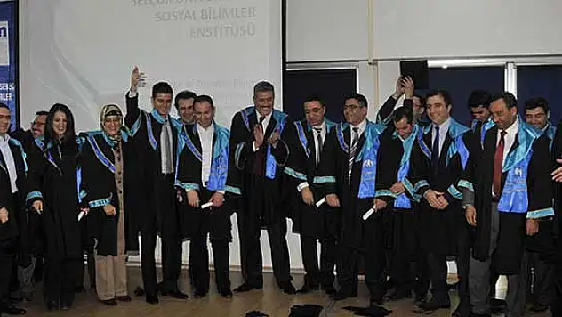 76 yaşında mezuniyet sevinci yaşadı