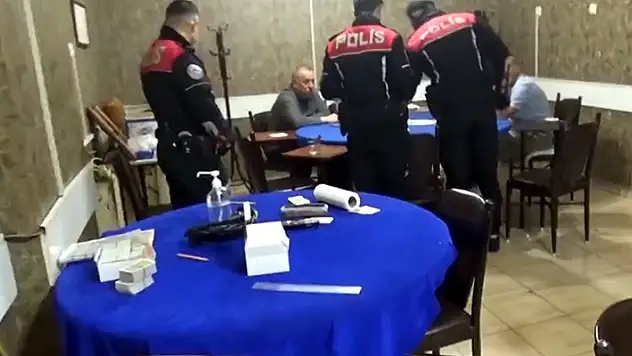 77 ilde kumar ve yasa dışı bahis operasyonu: 33 gözaltı

