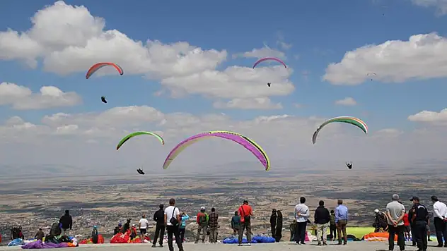 8. Akşehir XC Open Türkiye Yamaç Paraşütü başladı
