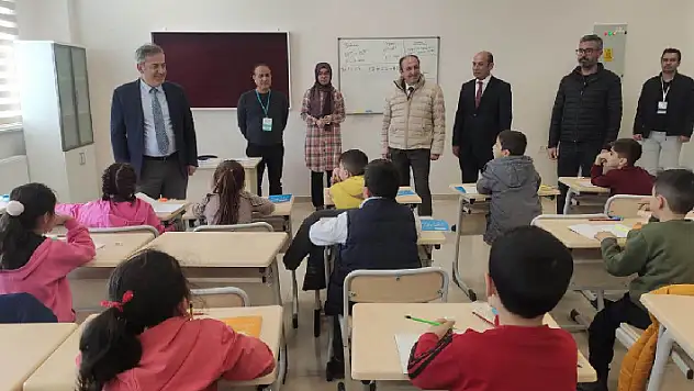 8 bin 229 depremzede  öğrenci Konya'da okula başladı
