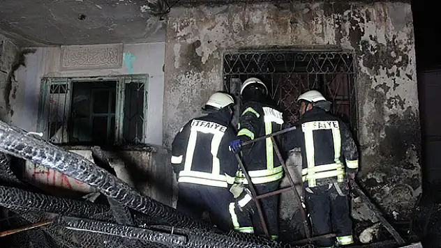 8 kişilik Afgan ailenin kaldığı evde çıkan yangın korkuttu