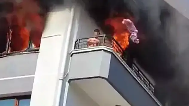 8 yaşındaki çocuk alevlerden kendini böyle korudu