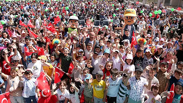 80 Binde Devr-i Alem Parkı'nda 23 Nisan coşkusu