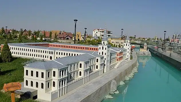 80 Binde Devr-i Alem Parkını 800 bin kişi ziyaret etti