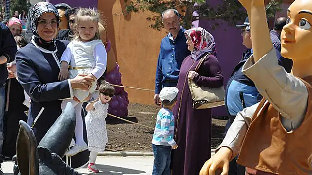 80 Binde Devri Alem Parkı 23 Nisan'da ücretsiz