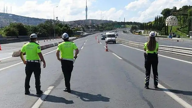 81 ilde 82 saat sürecek! Sokağa çıkma yasağı başladı