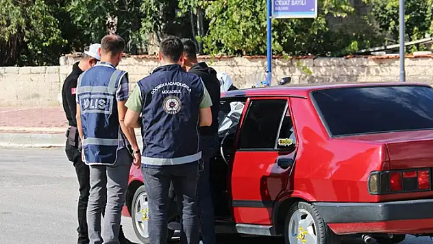 81 ilde uygulama:  Bin 441 düzensiz göçmen yakalandı
