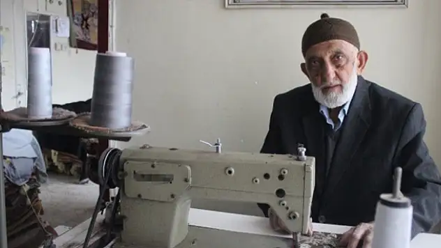87 yaşında ama hâlâ aile bütçesine katkı sağlıyor