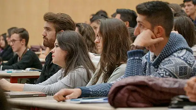 9.7 milyon öğrenci 33 milyar lira borçlandı