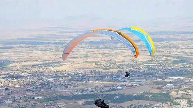 9. Akşehir Türkiye Yamaç Paraşütü Mesafe ve Eğitim Yarışmaları sona erdi
