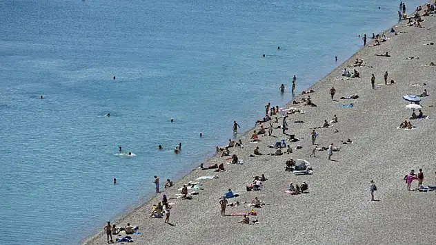 9 günlük bayram tatili Antalya'da Nisan'ı Haziran'a çevirdi
