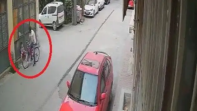 9 yaşındaki çocuğa biber gazıyla saldırdı!
