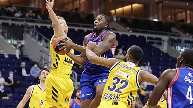 A. Efes, Litvanya virajında
