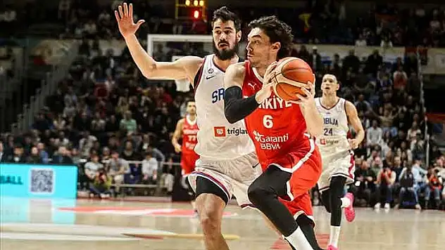 A Milli Basketbol Takımı, 2027 Dünya Kupası Avrupa Elemeleri'nde Sırbistan'ı yenerek 3'te 3 yaptı